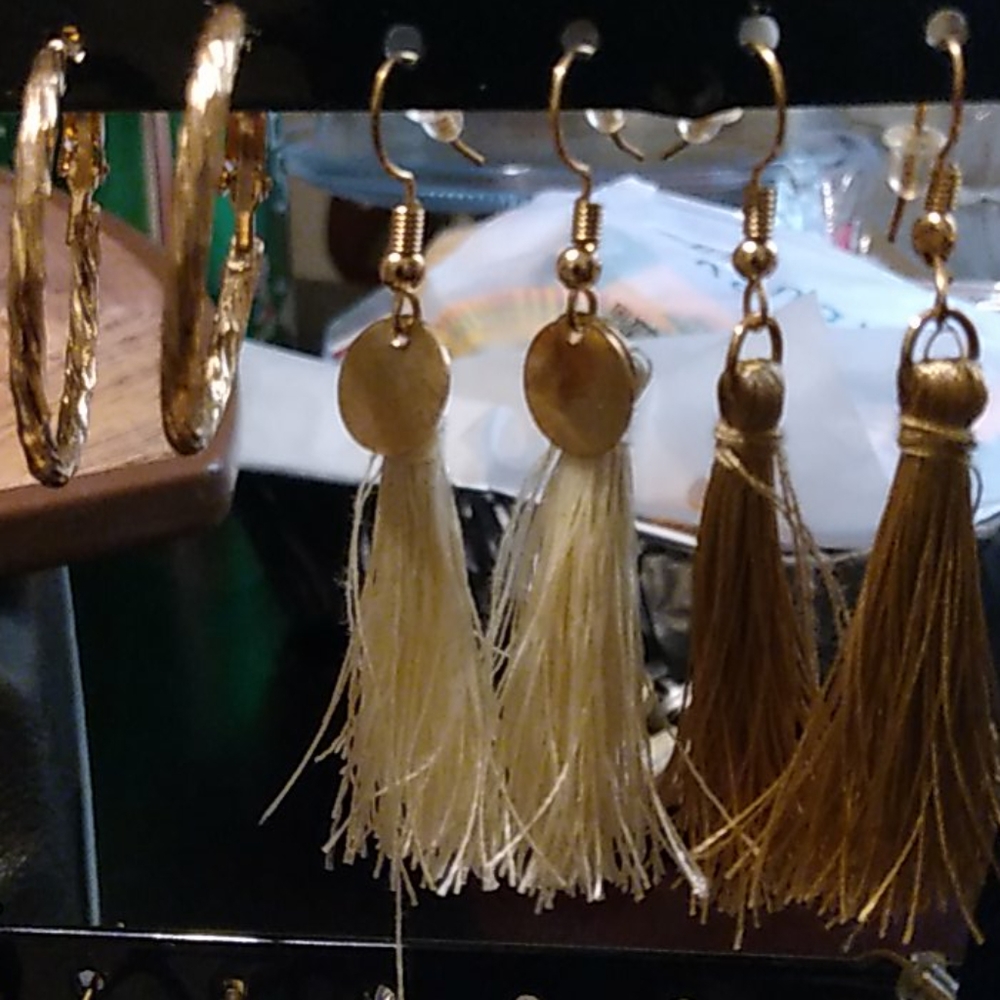 EARRINGS 2 DANGLES AN 1 HOOP